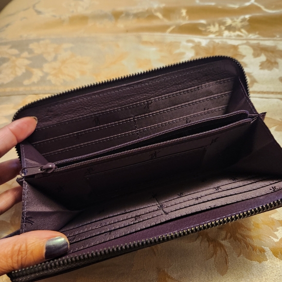KENNETH COLE PURPLE GENUINE LEATHER ID BILL CARD ZIP AROUND WALLET CLUTCH - Picture 3 of 8